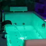Apartamento Avec Sauna, Jacuzzi,